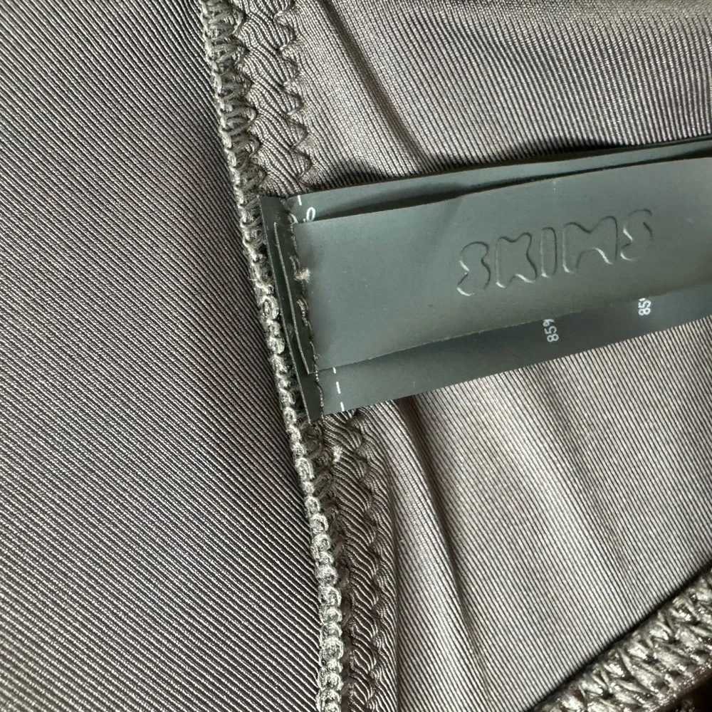 Skims Micro Scoop Bikini Top in Carbon Metallic 3X